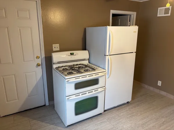 $900 | 3226 Union Avenue, Unit 1, Steger, IL 60475