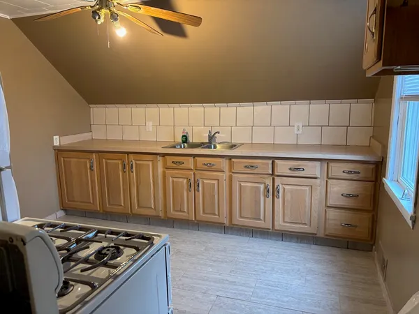 $900 | 3226 Union Avenue, Unit 1, Steger, IL 60475