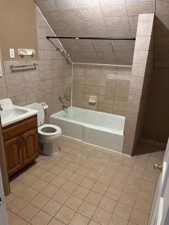 $900 | 3226 Union Avenue, Unit 1, Steger, IL 60475