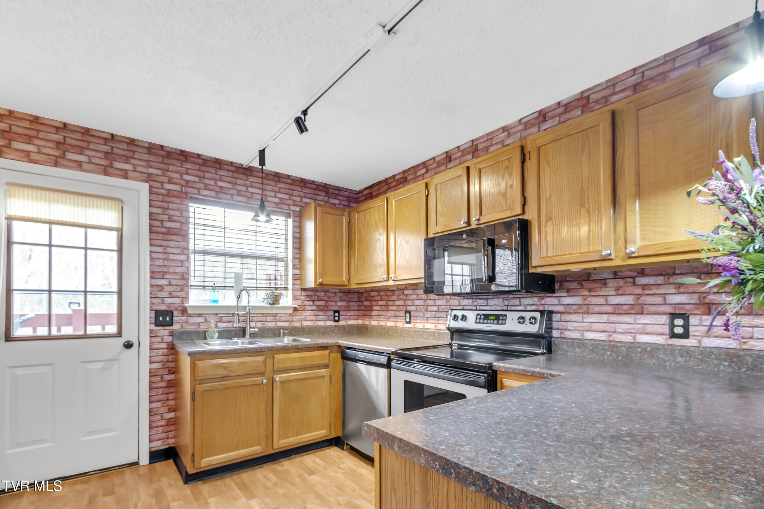 2931 Broad Street, Unit 143 Bristol, TN 37620 - Photo 5 of 19 img_5735