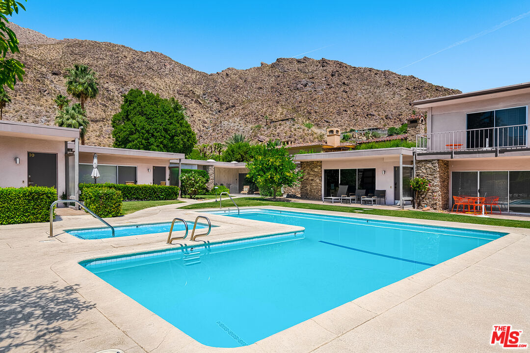 500 West Arenas Road, Unit 8 Palm Springs, CA 92262 - Photo 2 of 36