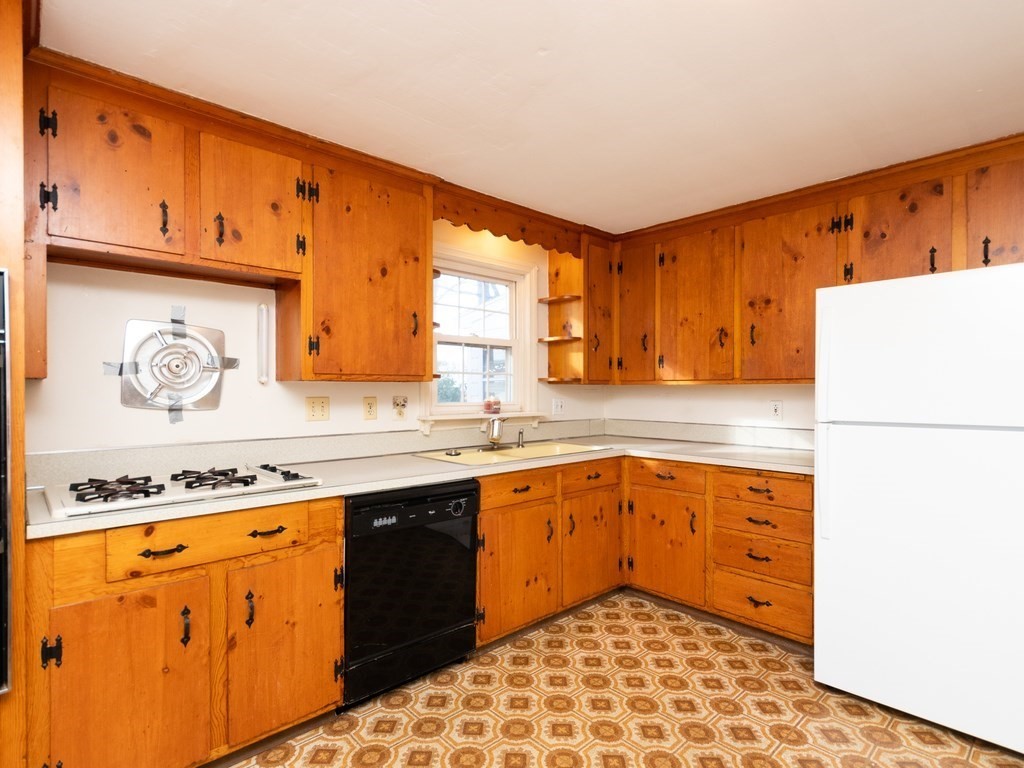 43 Squanto Road Weymouth, MA 02191 - Photo 6 of 33 Gallery Image 6