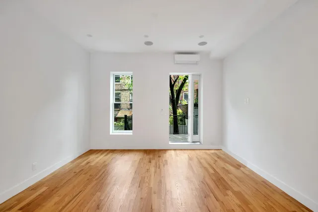 $1,600,000 | 4 Alice Court | Bedford-Stuyvesant