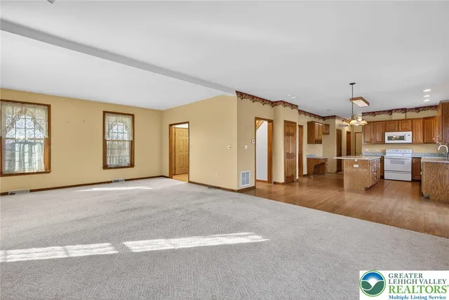 a view of a livingroom with furniture and windows