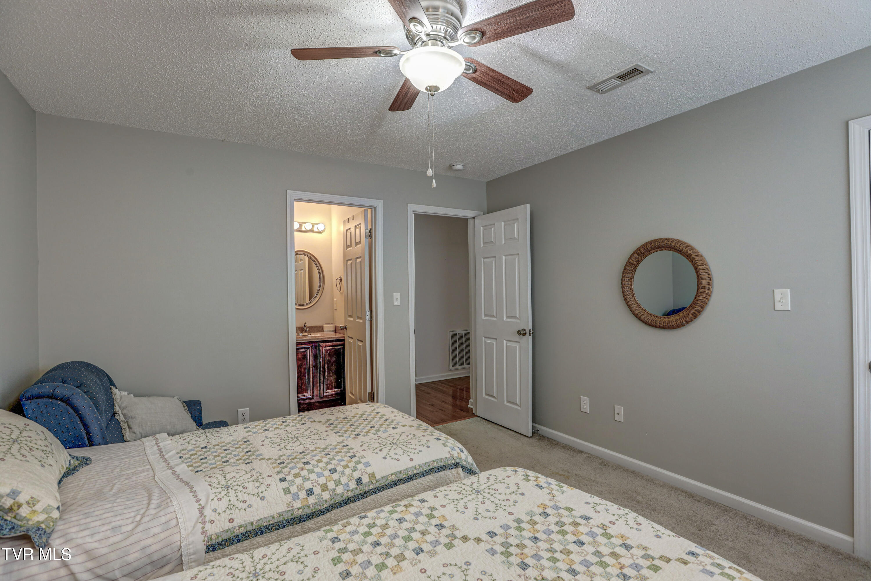 119 Amanda Lane, Unit 6 Bristol, TN 37620 - Photo 17 of 30 AV4A5251_2_3_4_5