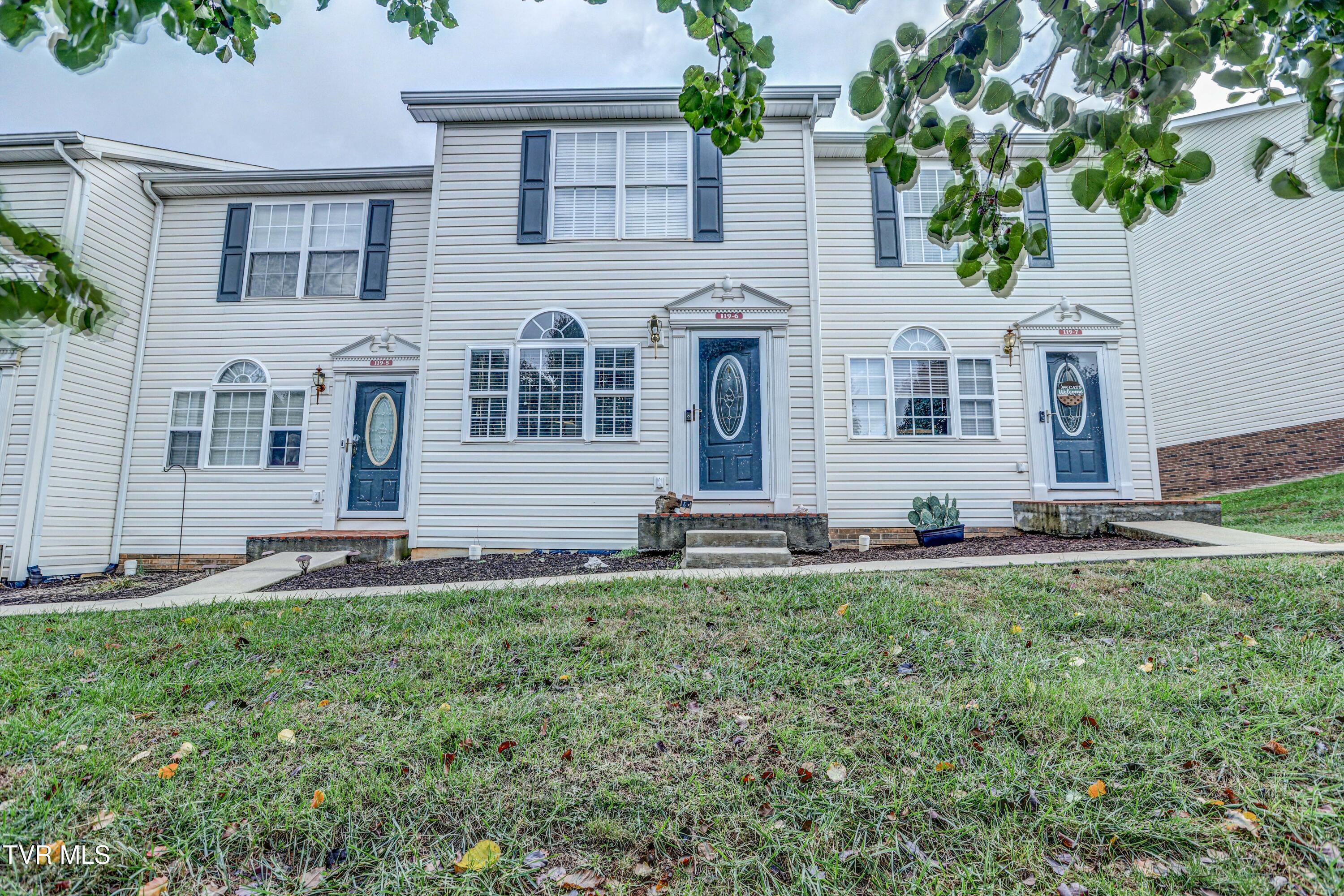 119 Amanda Lane, Unit 6 Bristol, TN 37620 - Photo 2 of 30 AV4A5171_2_3_4_5
