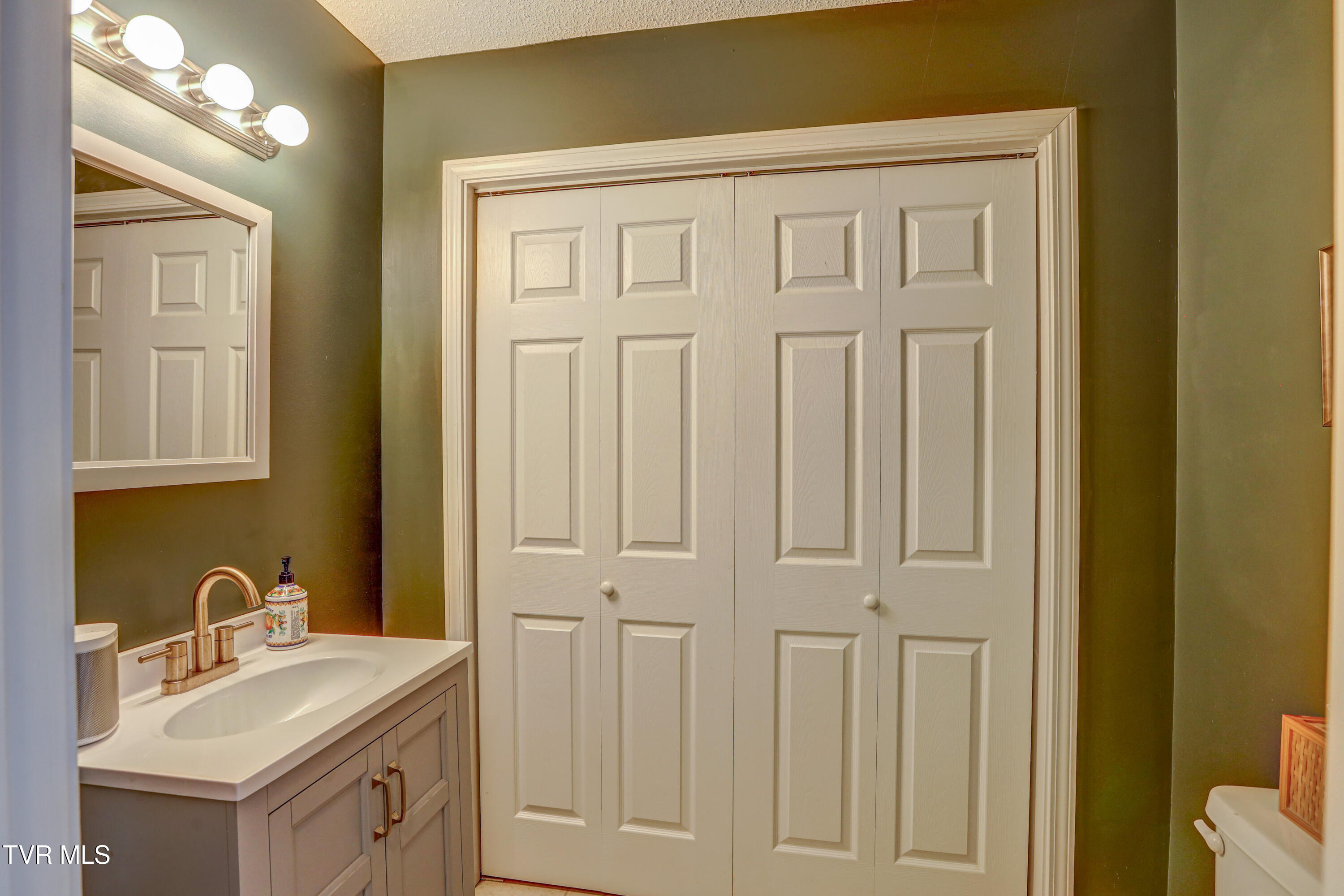 119 Amanda Lane, Unit 6 Bristol, TN 37620 - Photo 7 of 30 AV4A5196_197_198_199_200
