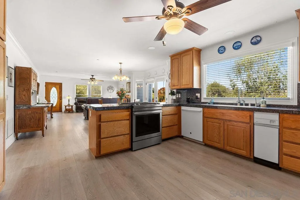 9856 West Lilac Road Escondido, CA 92026 - Photo 9 of 19