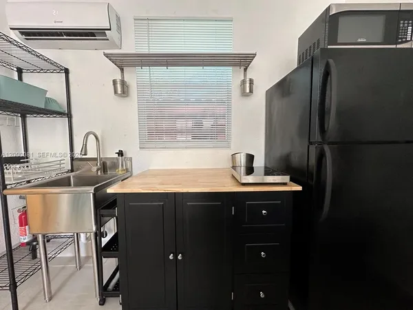 $1,200 | 1637 Southwest 16th Street, Unit B, Miami, FL 33145