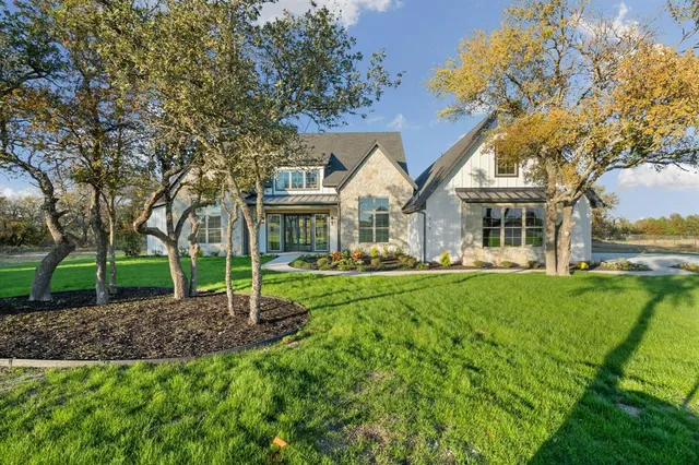 a view of a house with backyard and sitting area
