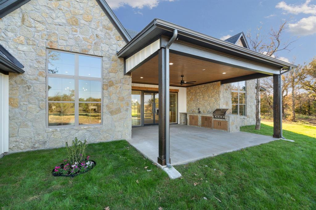 559 Aermotor Loop Weatherford, TX 76085 - Photo 38 of 39 a front view of a house having yard