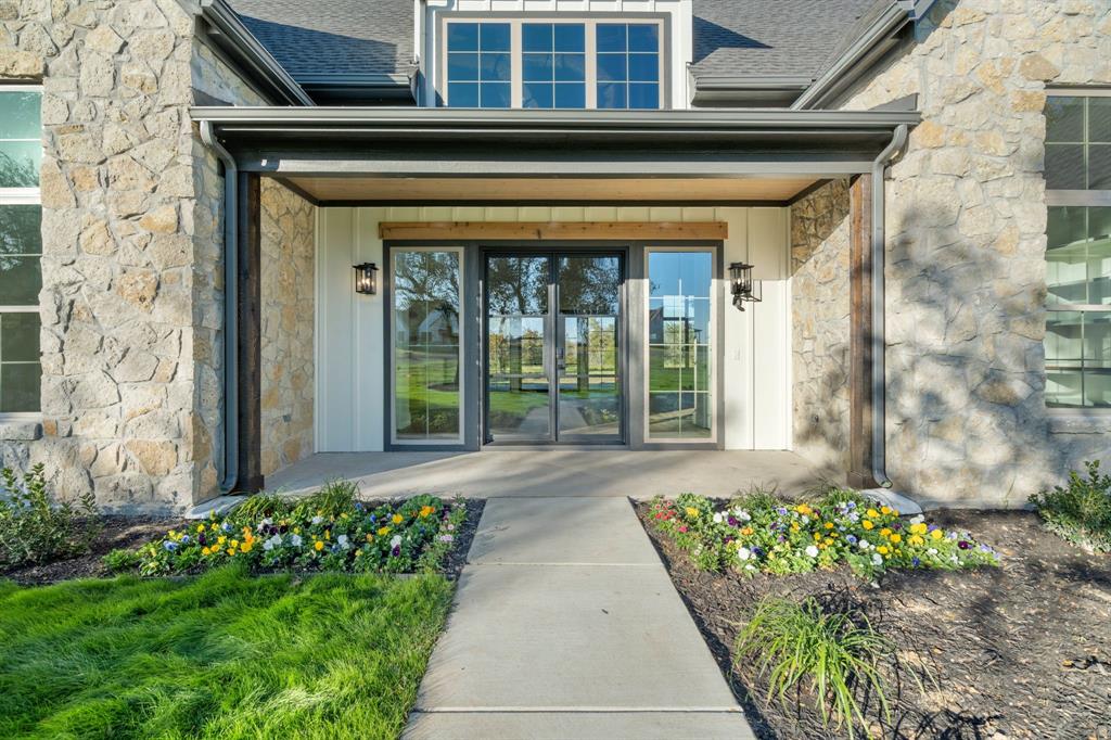559 Aermotor Loop Weatherford, TX 76085 - Photo 6 of 39 a front view of a house