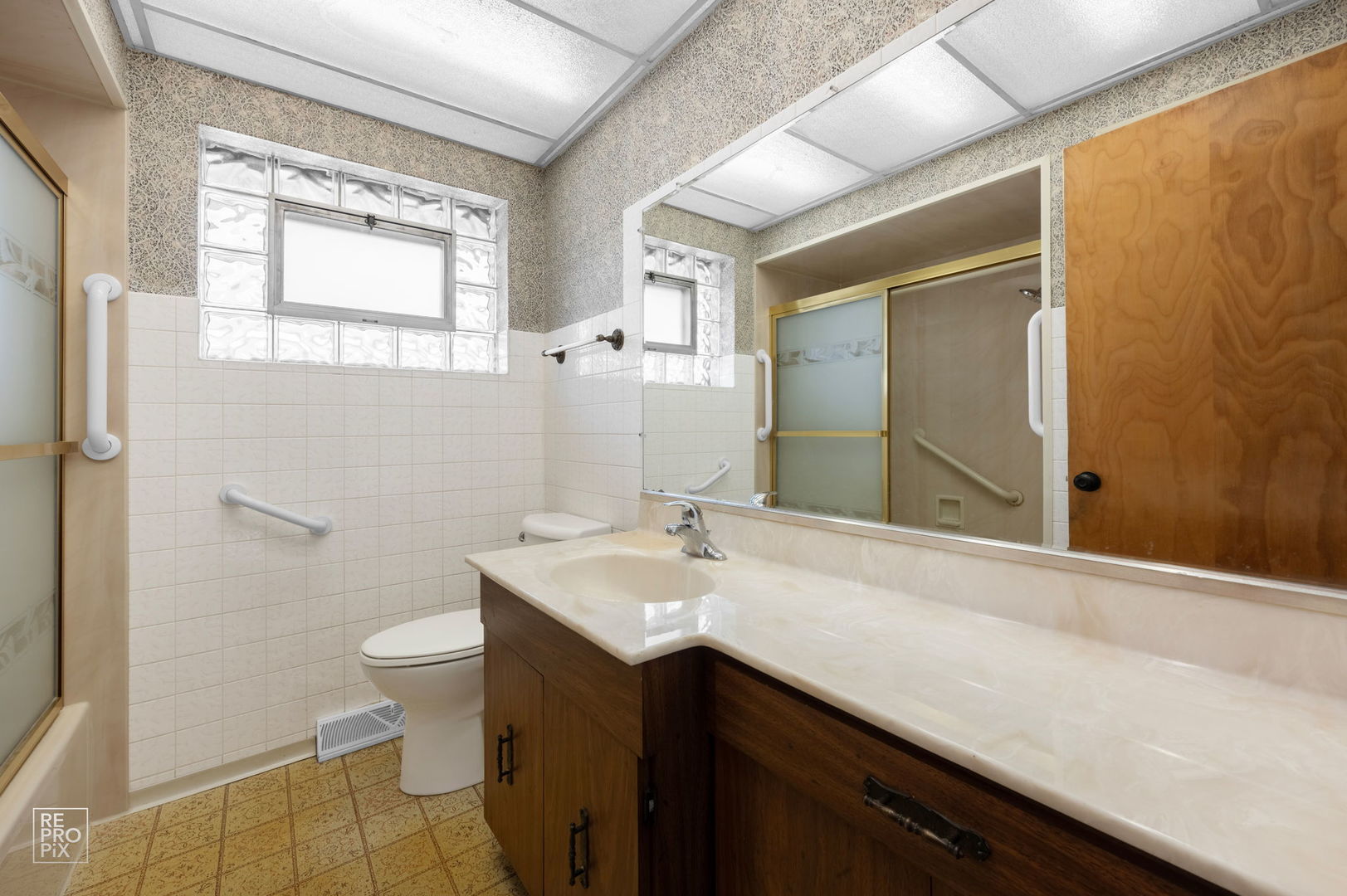 6517 102nd Place Chicago Ridge, IL 60415 - Photo 8 of 19 Gallery Image 8