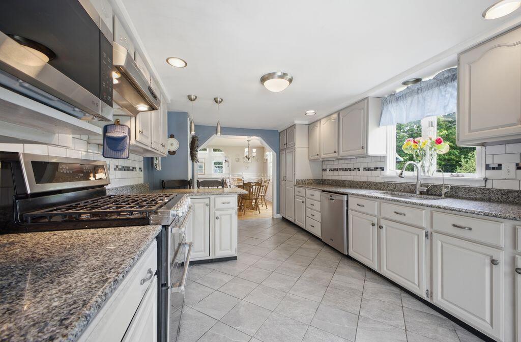 33 McLellan Road Gorham, ME 04038 - Photo 23 of 50 Kitchen