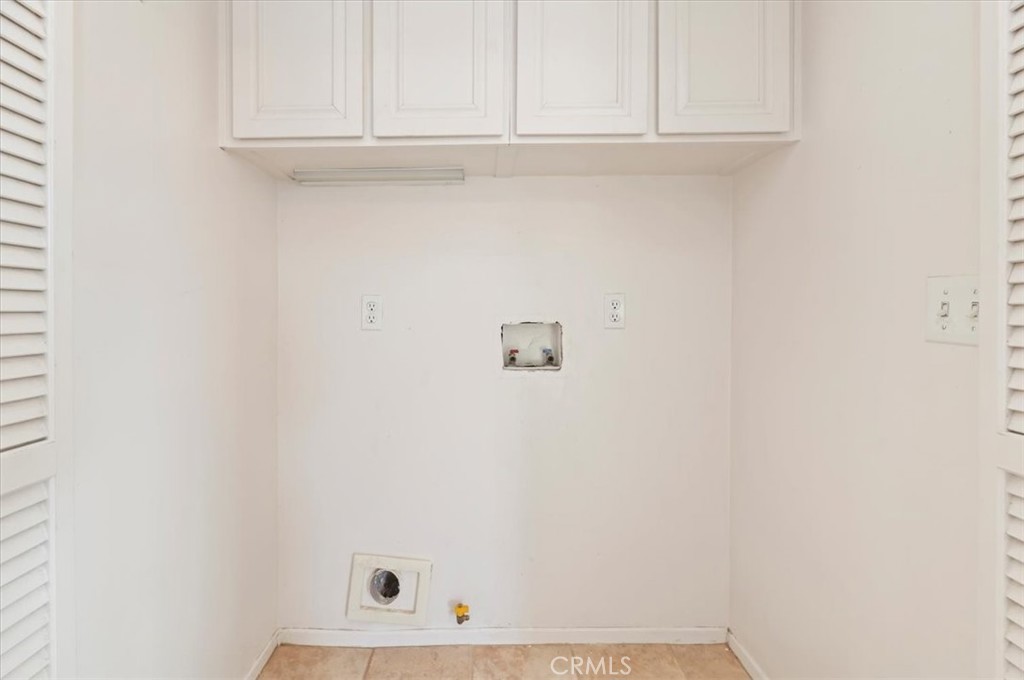 2454 Crossroads Court Duarte, CA 91010 - Photo 23 of 33 Washer/Dryer area enclosed with bi/folding doors.