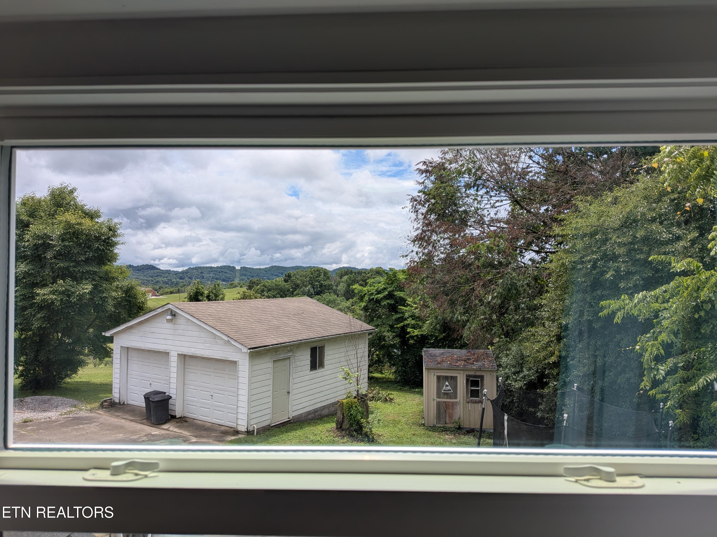 8135 Harmon Road Powell, TN 37849 - Photo 30 of 32 HarmonRd_27_BonusRoom3