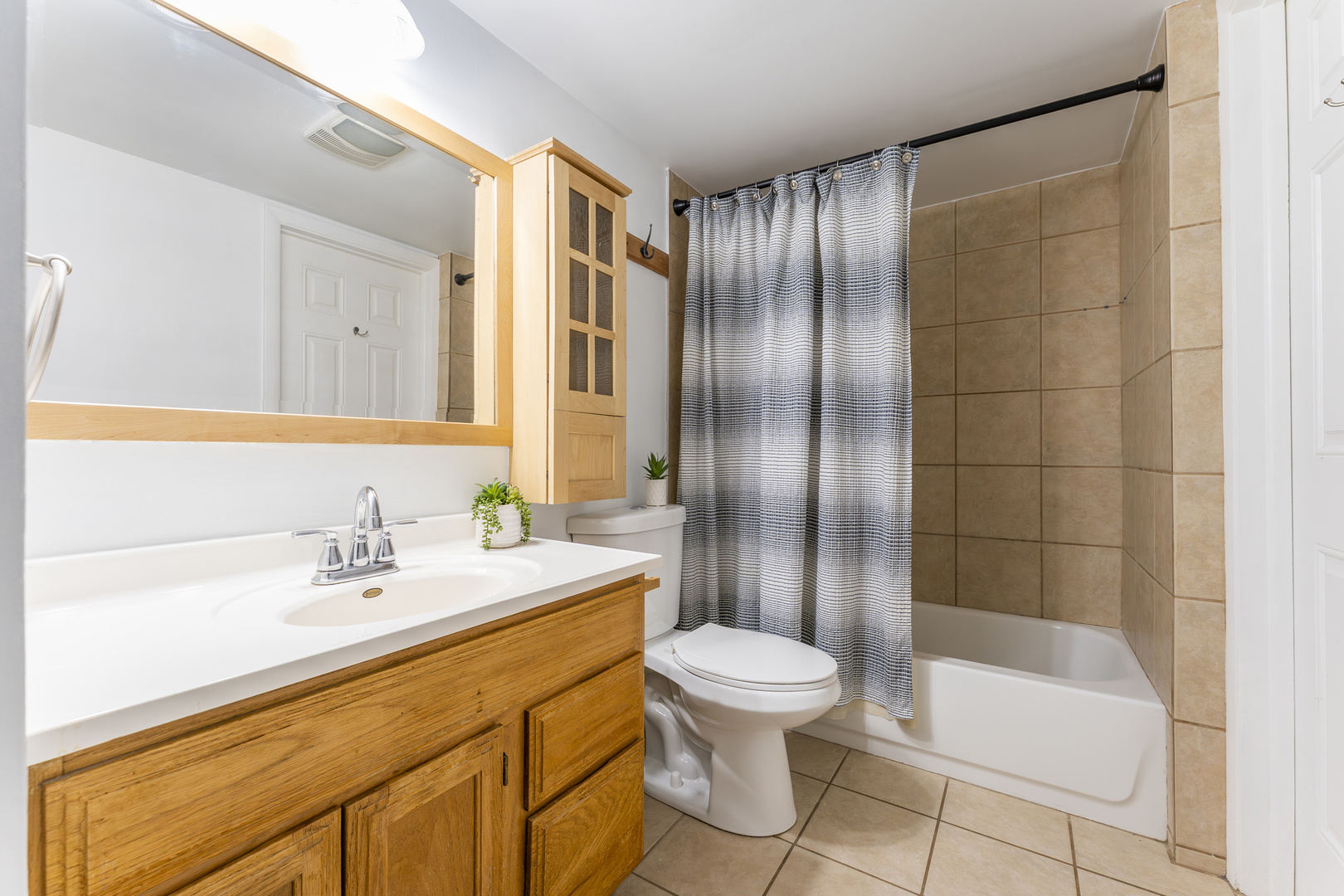 802 East Old Willow Road, Unit 114 Prospect Heights, IL 60070 - Photo 13 of 14 a bathroom with a sink a toilet and shower