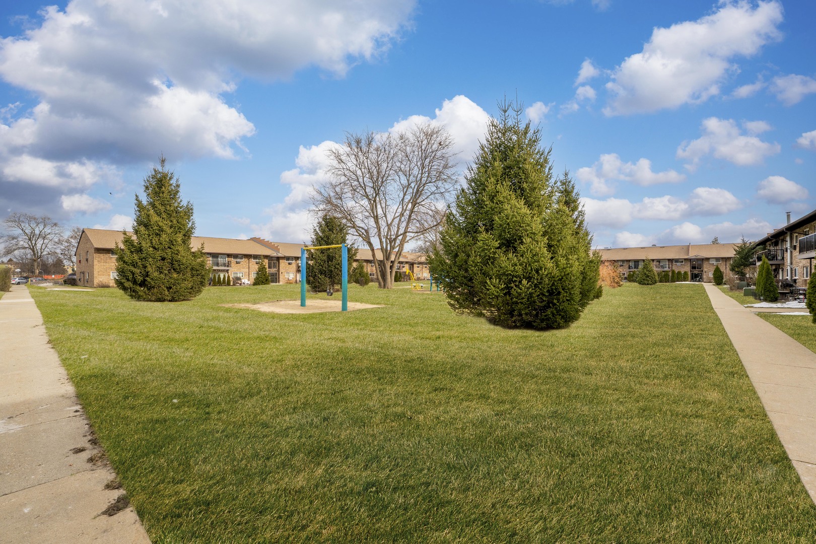 802 East Old Willow Road, Unit 114 Prospect Heights, IL 60070 - Photo 14 of 14 a view of a yard