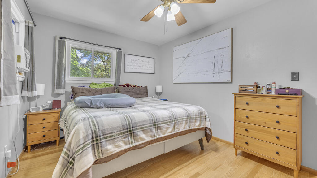 215 East Beutel Road Port Washington, WI 53074 - Photo 11 of 33 Primary Bedroom 1