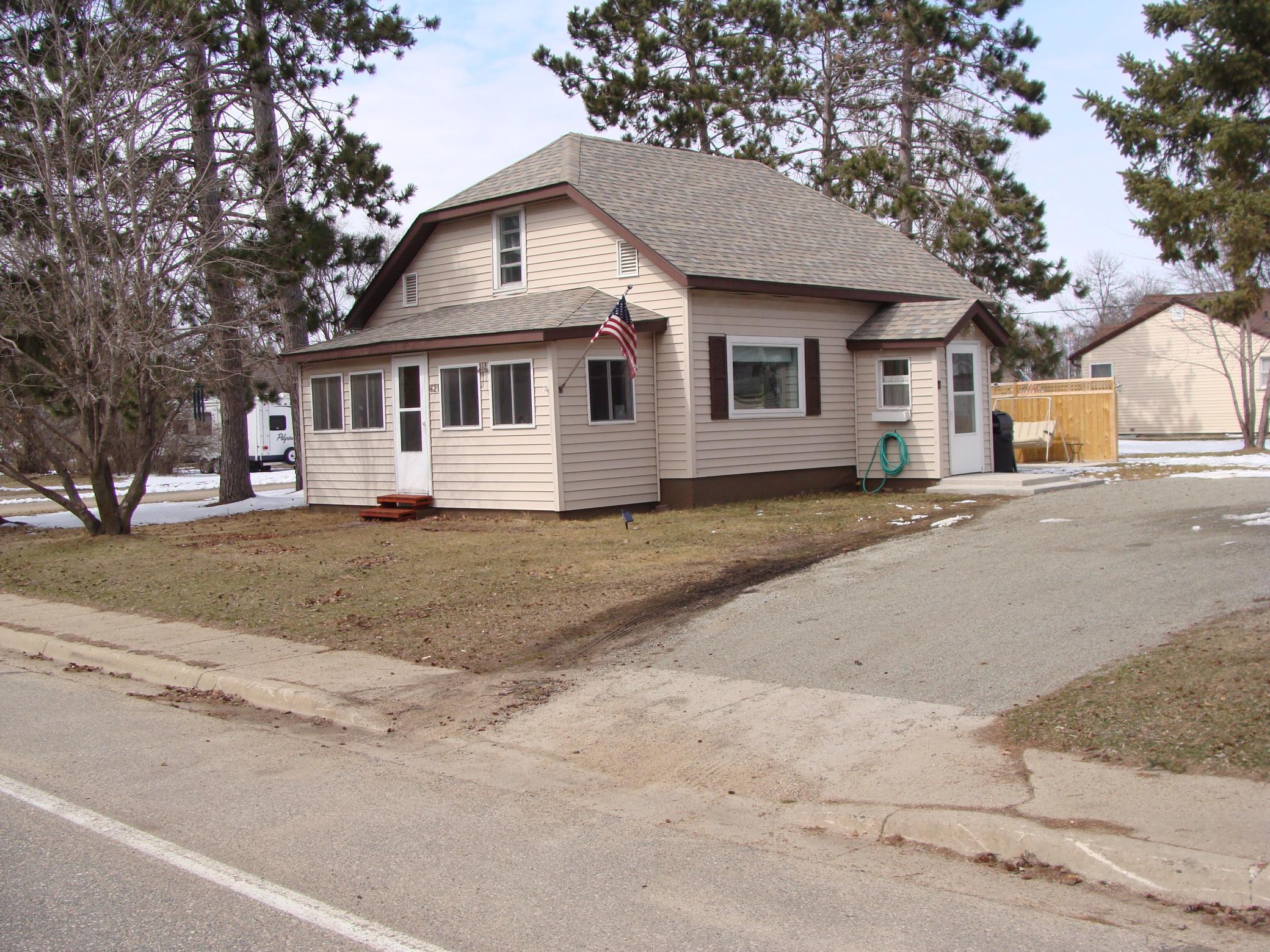 621 Wisconsin Avenue Southwest Staples, MN 56479 - Photo 1 of 38
