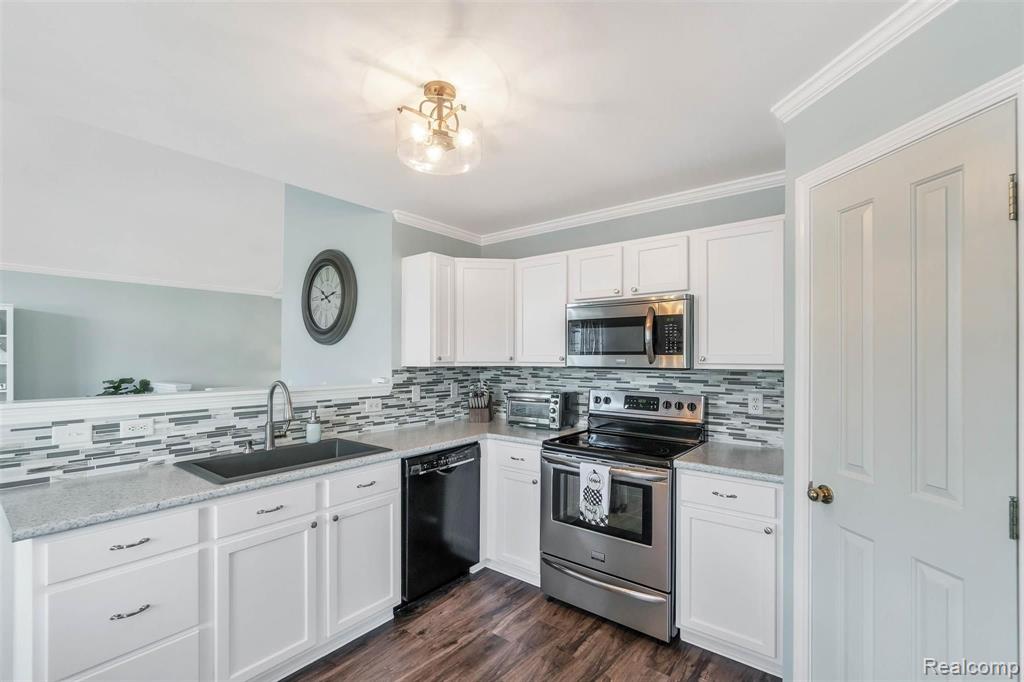 4268 Hampton Ridge Boulevard, Unit 168 Howell, MI 48843 - Photo 11 of 25