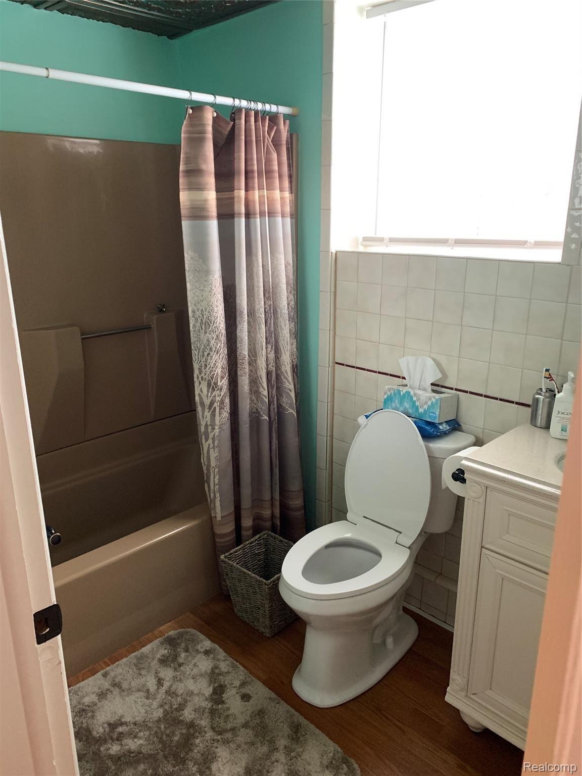 4093 Hunt Road Lapeer, MI 48446 - Photo 12 of 20 Lower Unit Bath.JPG