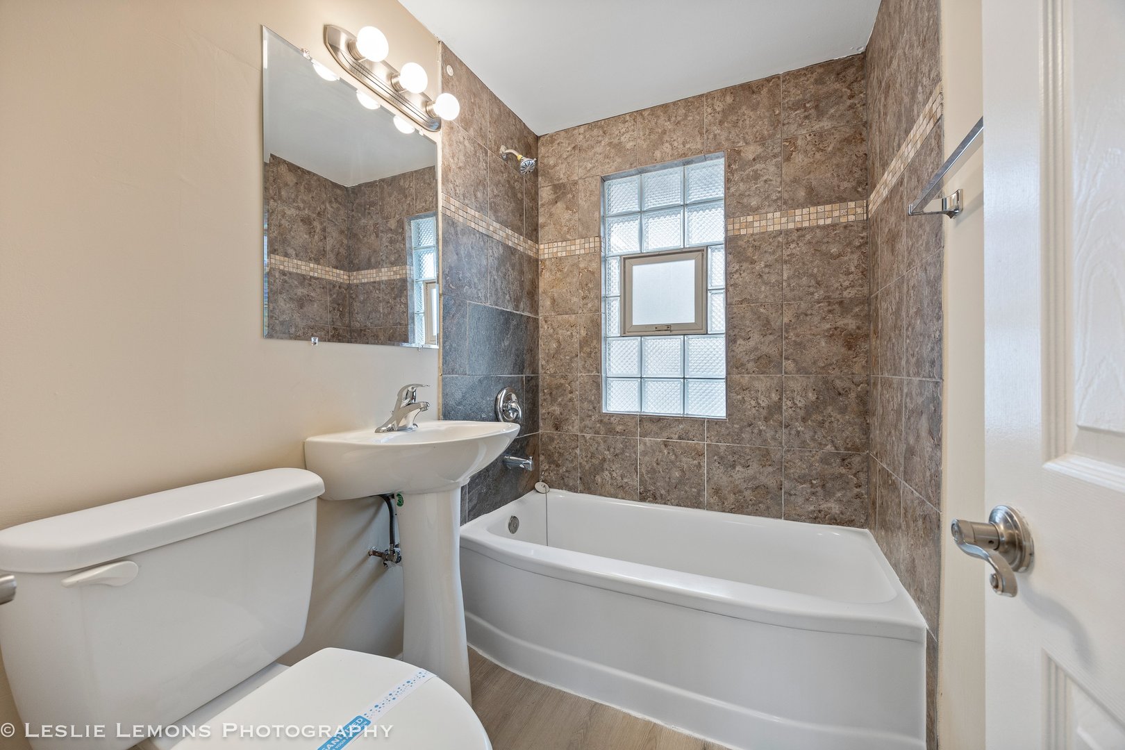 4949 Paxton Road Oak Lawn, IL 60453 - Photo 16 of 29 a bathroom with a sink a toilet a mirror and a bathtub
