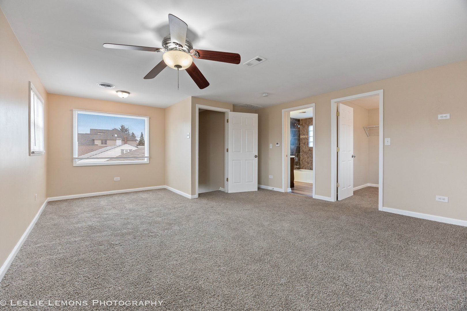 4949 Paxton Road Oak Lawn, IL 60453 - Photo 17 of 29 a view of an empty room with a window