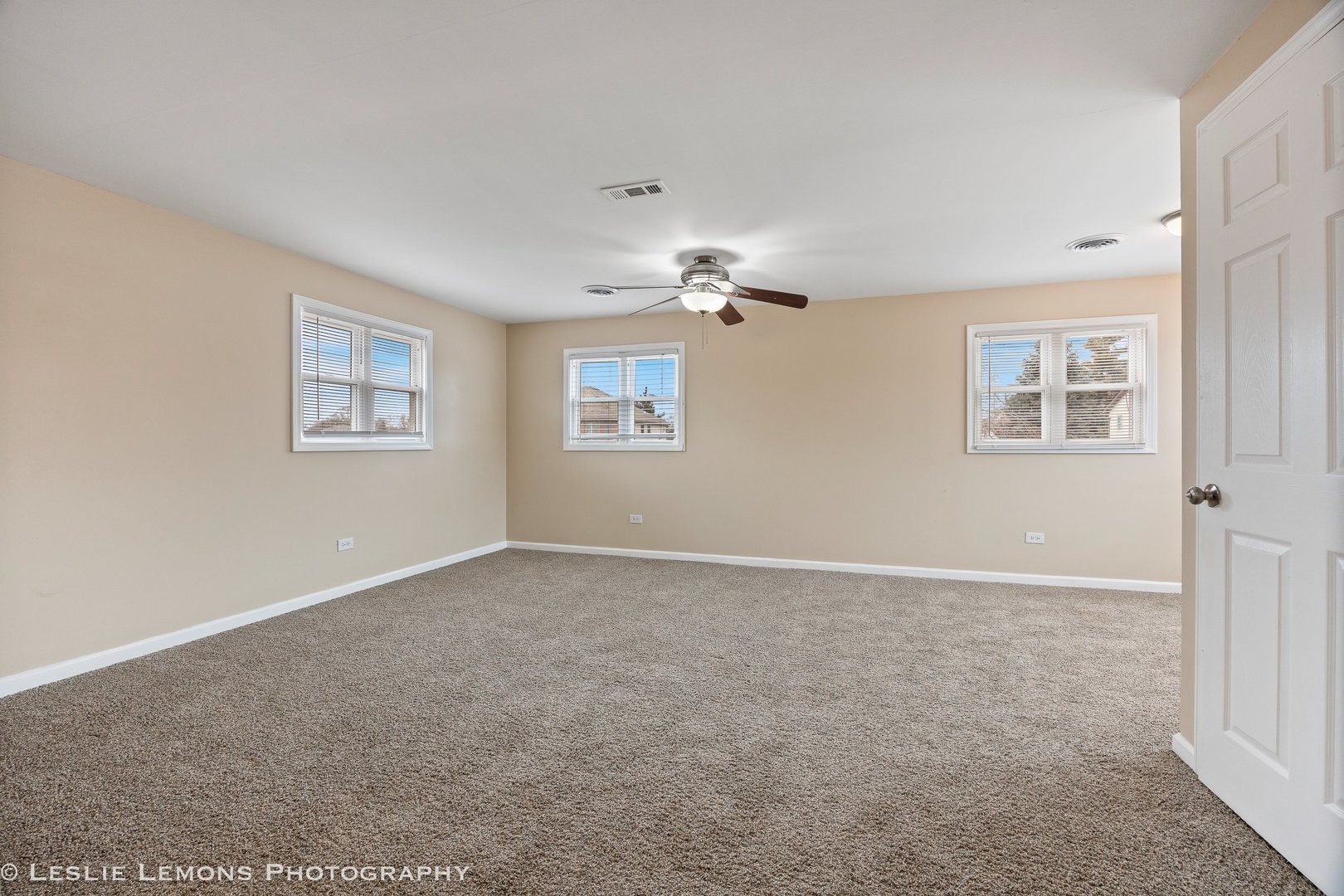 4949 Paxton Road Oak Lawn, IL 60453 - Photo 19 of 29 a view of an empty room with a window