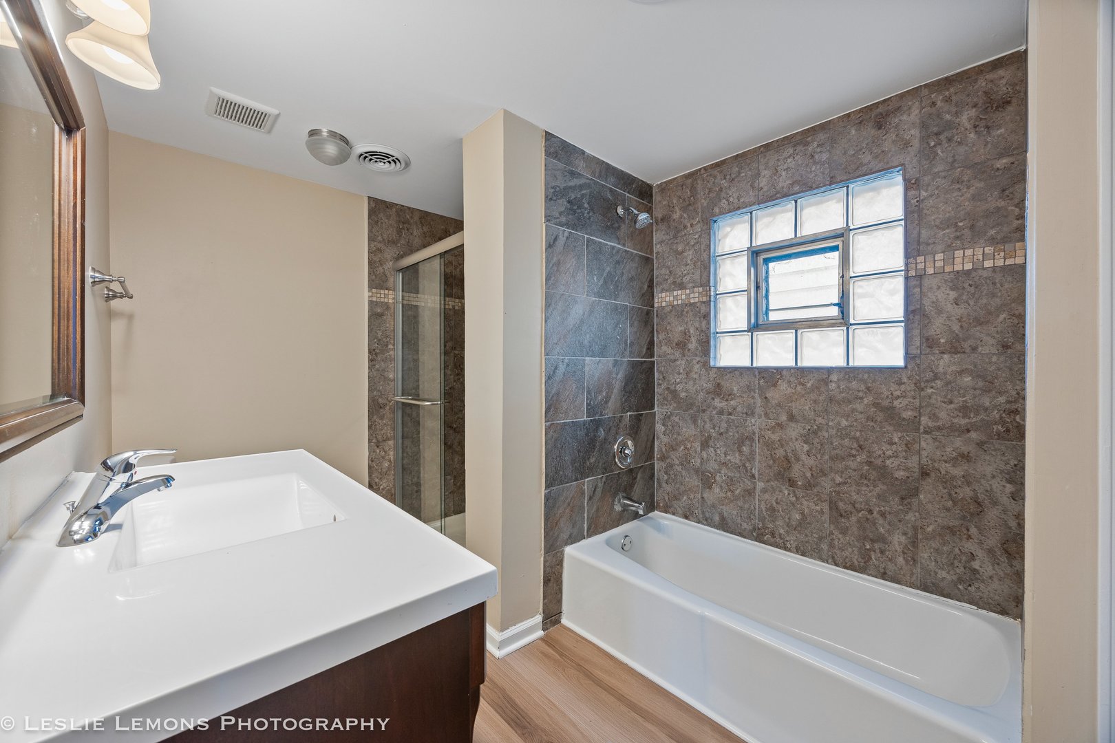 4949 Paxton Road Oak Lawn, IL 60453 - Photo 20 of 29 a bathroom with a bathtub and a sink