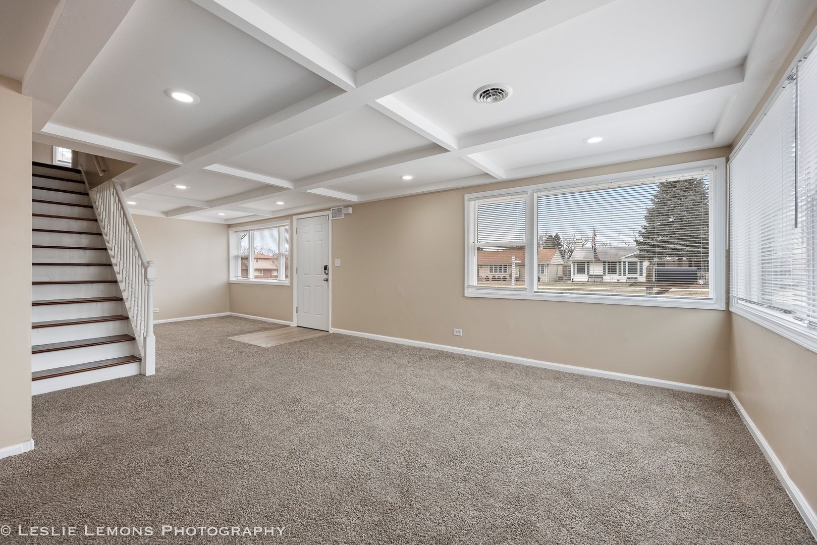 4949 Paxton Road Oak Lawn, IL 60453 - Photo 4 of 29 a view of an empty room with a window
