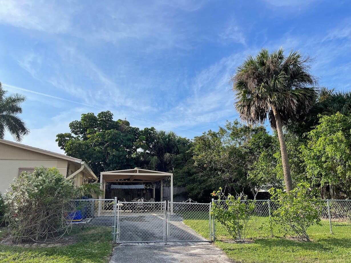1001 Comanche Street Jupiter, FL 33458 - Photo 34 of 35 Fenced back yard
