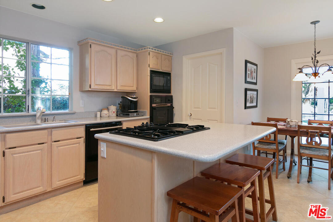 618 Sinaloa Road Simi Valley, CA 93065 - Photo 12 of 41 Gallery Image 12
