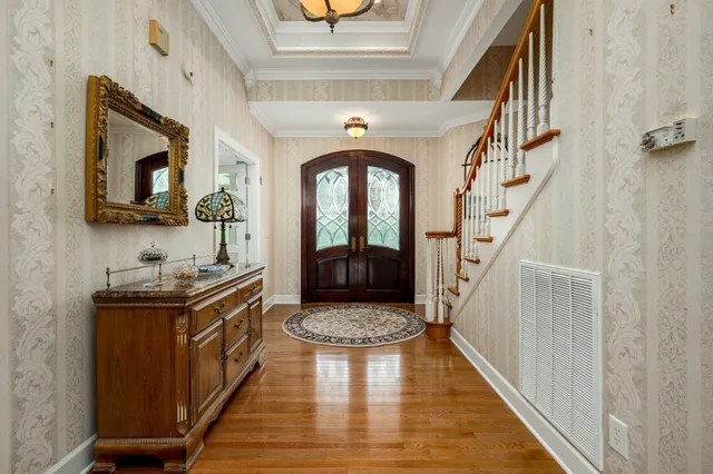 a view of empty room with a ceiling fan