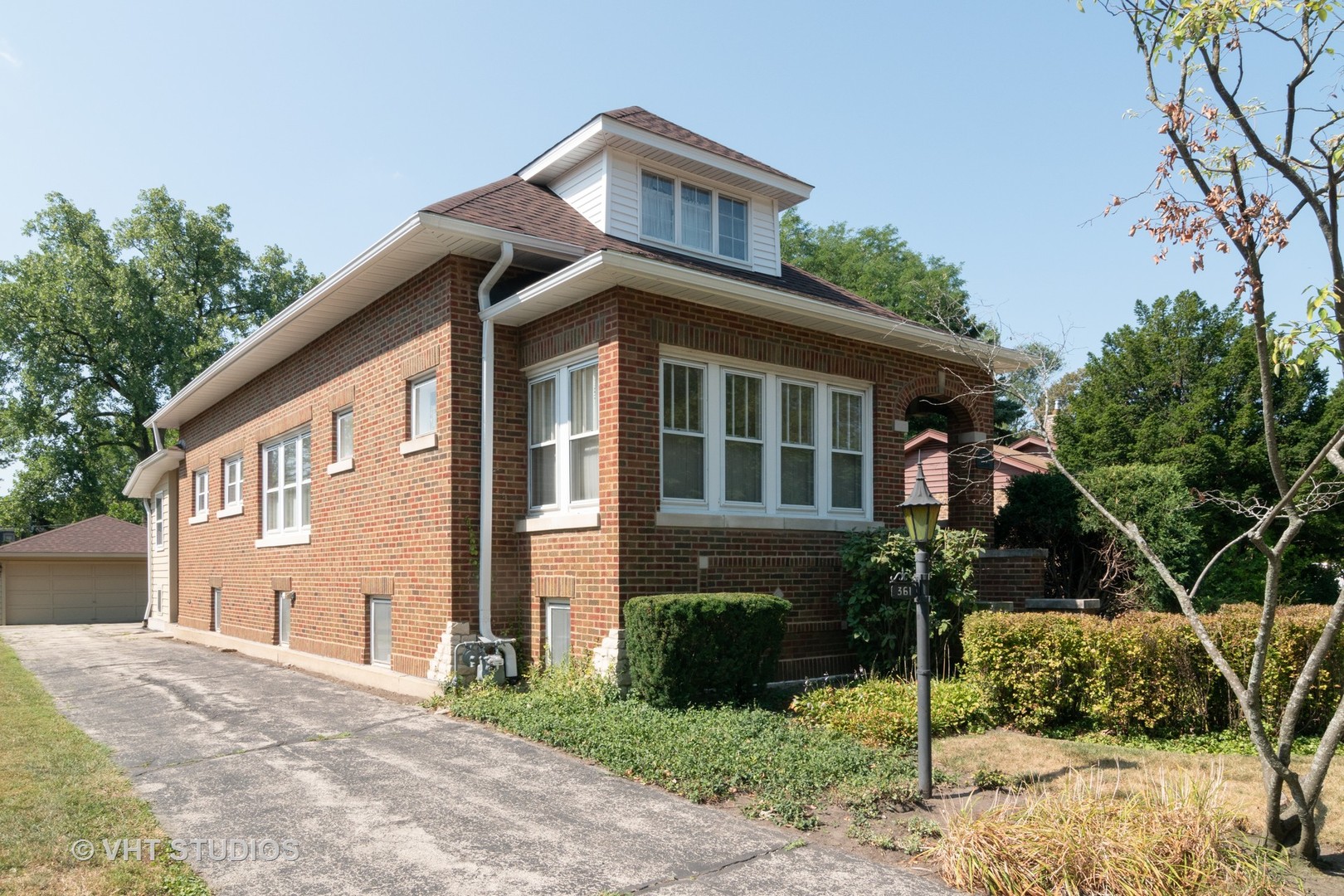 361 Olmsted Road Riverside, IL 60546 - Photo 2 of 16