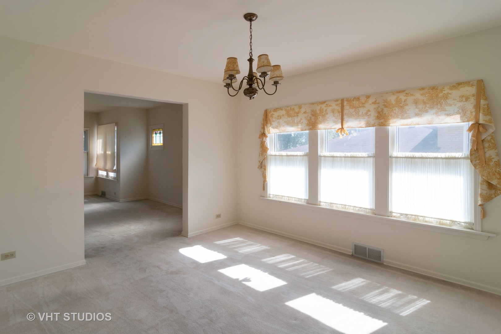 361 Olmsted Road Riverside, IL 60546 - Photo 6 of 16