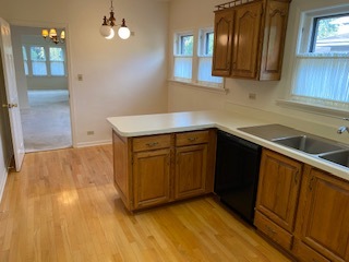 361 Olmsted Road Riverside, IL 60546 - Photo 8 of 16