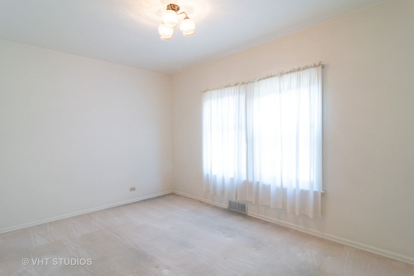 361 Olmsted Road Riverside, IL 60546 - Photo 9 of 16