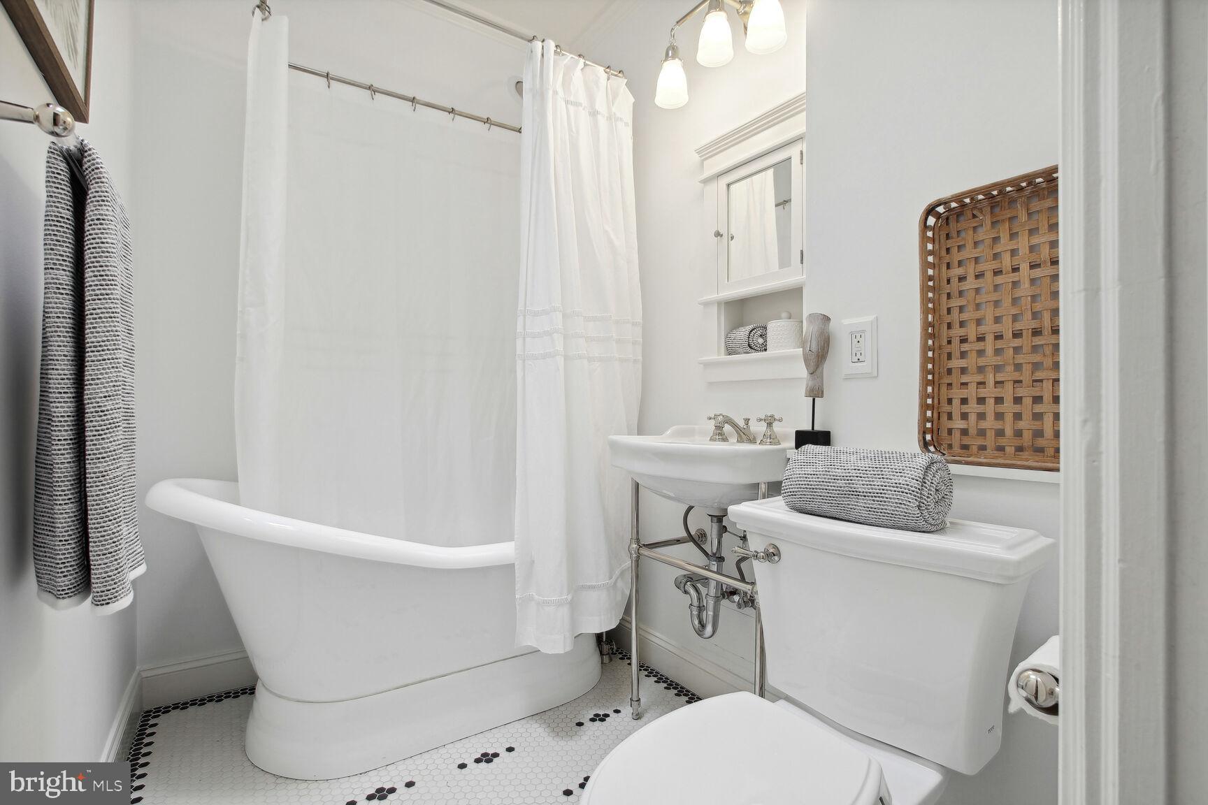 3120 R Street Northwest, Unit 206 Washington, DC 20007 - Photo 9 of 18 bath