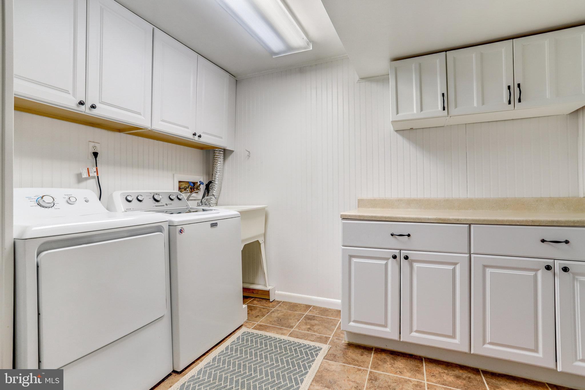 8708 Center Road Springfield, VA 22152 - Photo 15 of 46 a utility room with dryer and washer