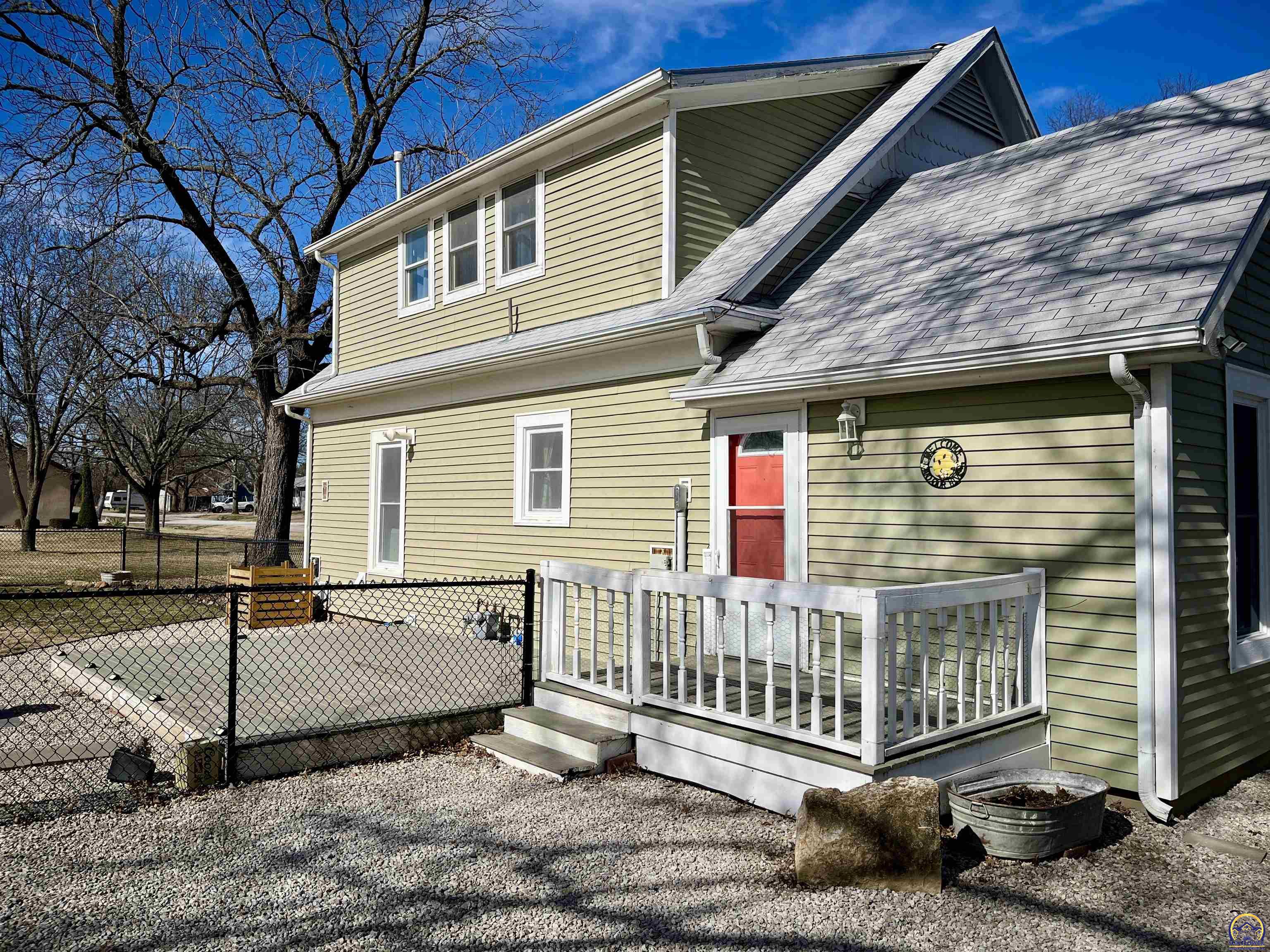 607 Kansas Street Burlington, KS 66839 - Photo 3 of 29