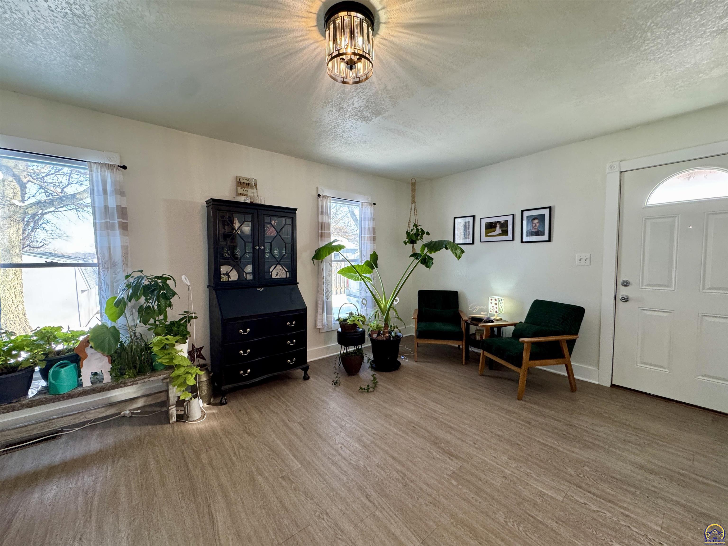 607 Kansas Street Burlington, KS 66839 - Photo 4 of 28