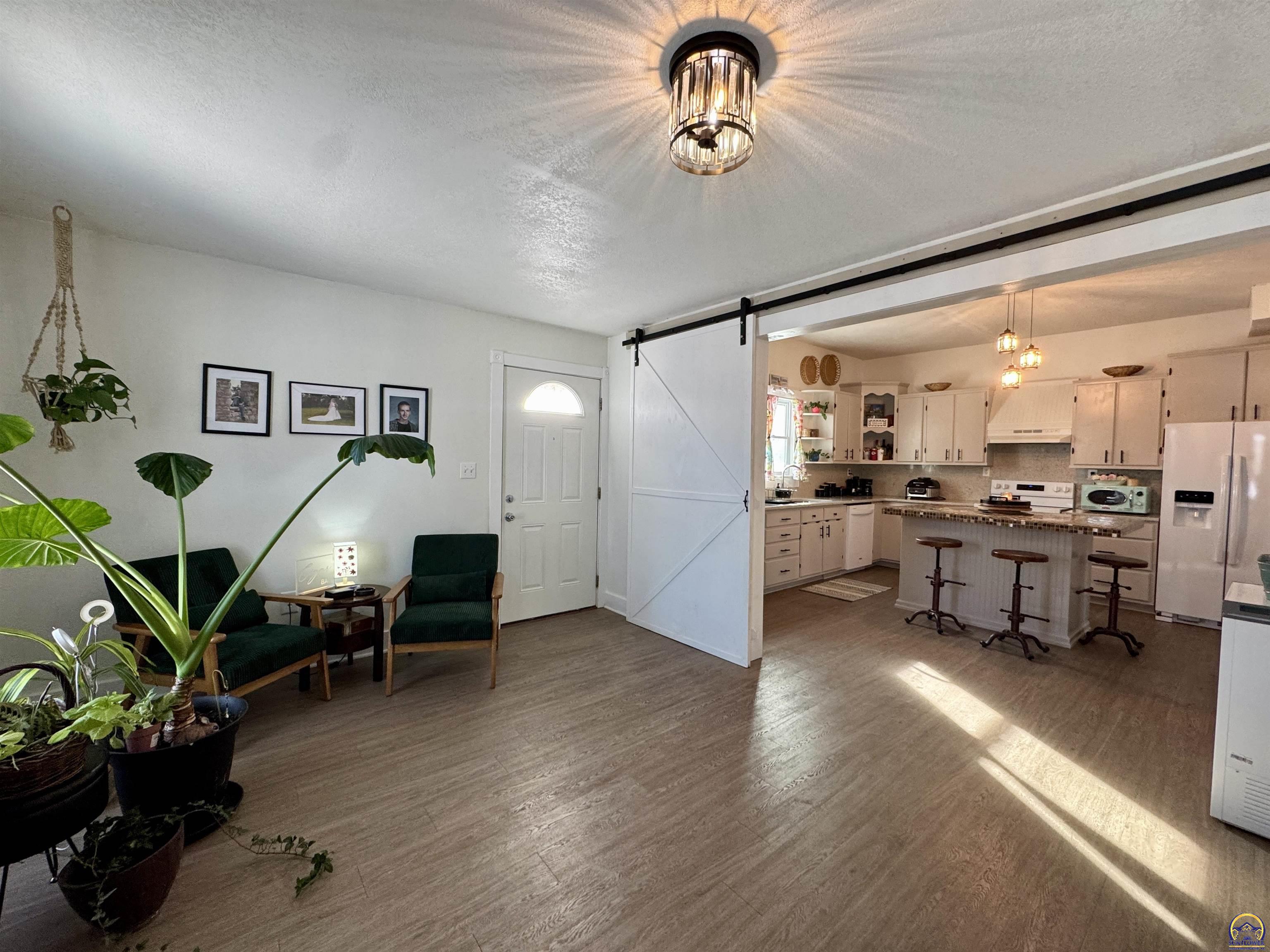 607 Kansas Street Burlington, KS 66839 - Photo 5 of 28