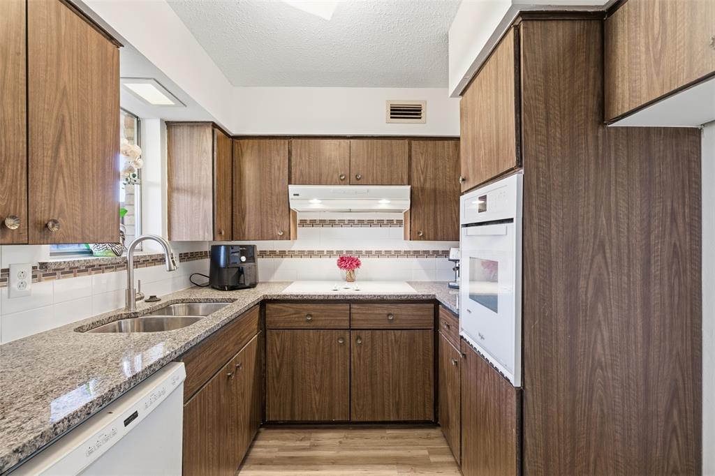 5817 Sandhurst Lane, Unit B Dallas, TX 75206 - Photo 19 of 27
