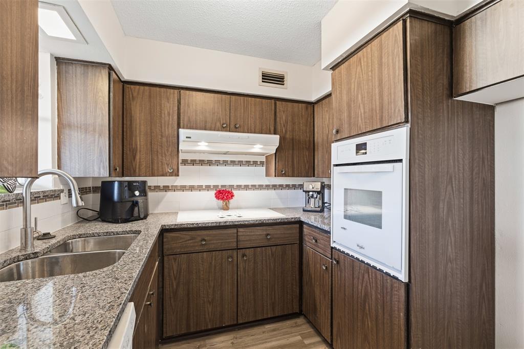 5817 Sandhurst Lane, Unit B Dallas, TX 75206 - Photo 20 of 27