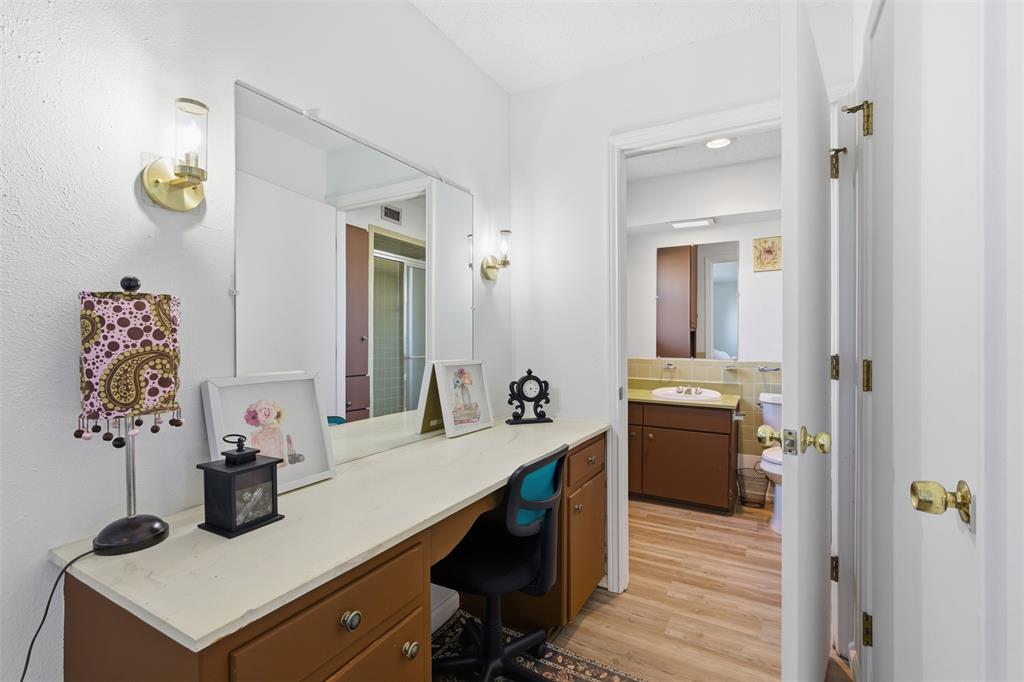 5817 Sandhurst Lane, Unit B Dallas, TX 75206 - Photo 5 of 27