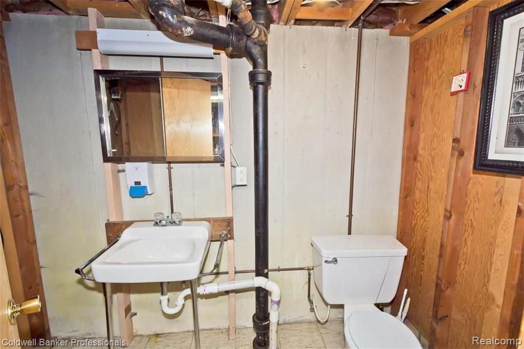 29327 Rambling Road Southfield, MI 48076 - Photo 21 of 21