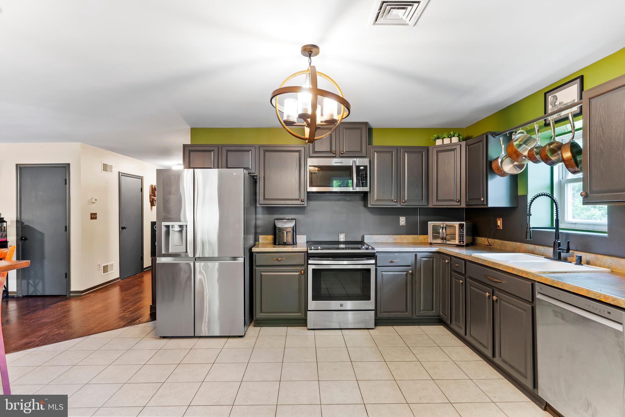69 Pine Hill Road Enola, PA 17025 - Photo 4 of 29