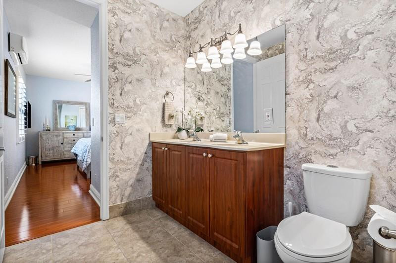 8235 Southwest 51st Street Cooper City, FL 33328 - Photo 19 of 29 Jack & Jill bathroom