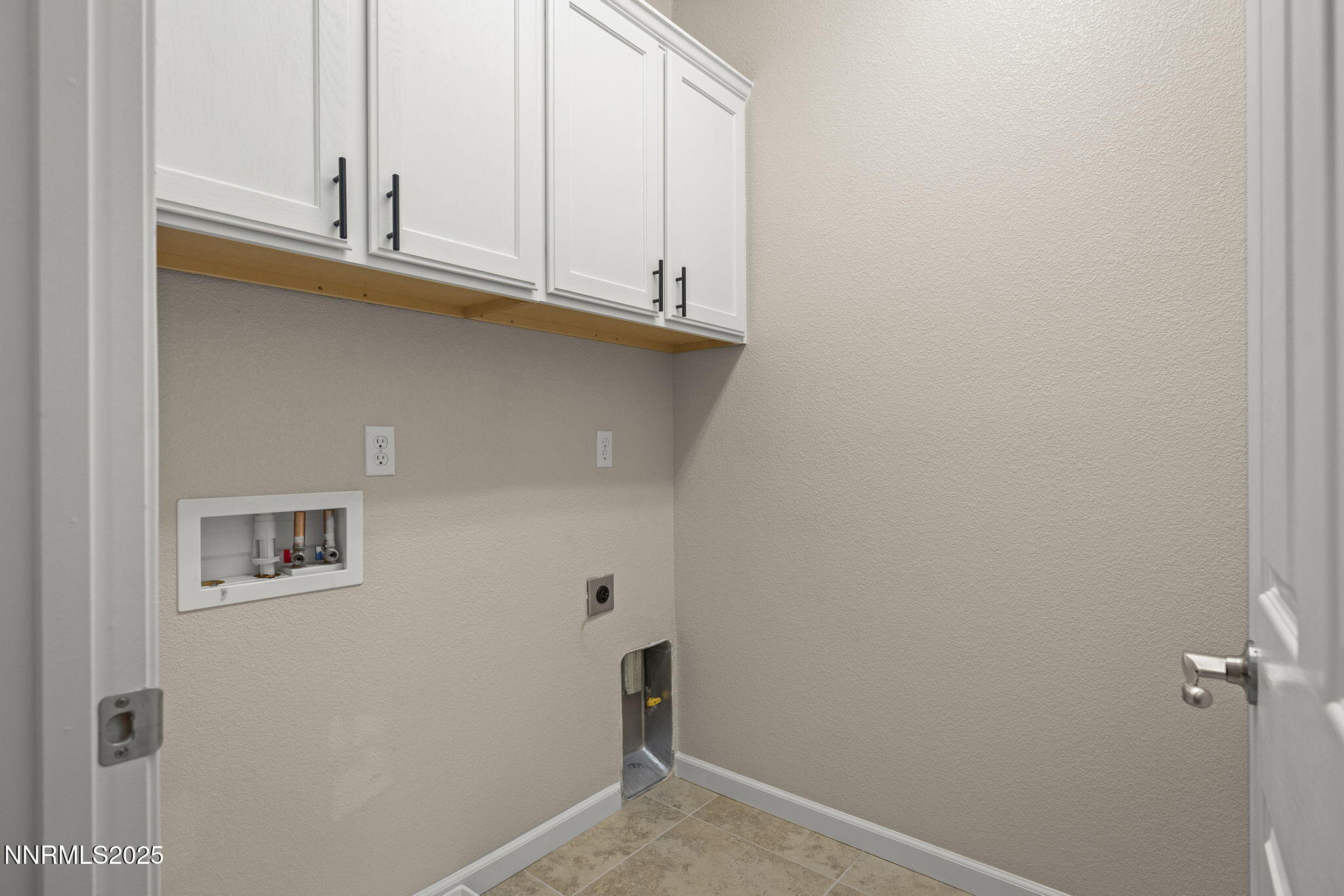 2040 Alamo Square Way Reno, NV 89509 - Photo 19 of 39 a view of cabinets and wooden floor